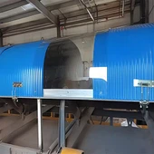 Copertă de capotă a transportorului deschis de o parte